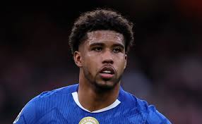 Inter de Milão entra em disputa com Juventus e Manchester United por Andrey Santos, do Chelsea