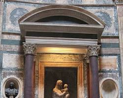 Image of Raphael's tomb in the Pantheon