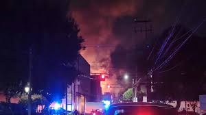 Se incendia local de motos eléctricas en el centro de Toluca; desalojan plaza comercial
