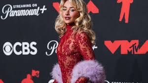 De Disney ao topo do pop: por que Sabrina Carpenter é destaque no Lolla 2026