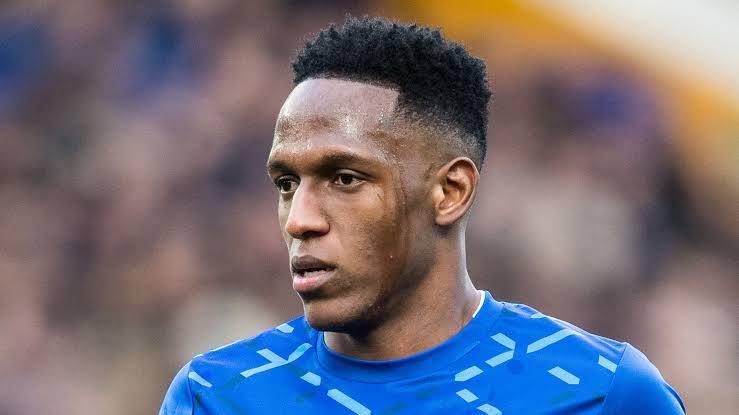 Yerry Mina: Everton defender to miss Premier League restart with thigh  injury | Football News | Sky Sports