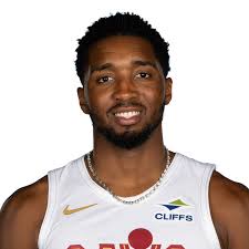 Donovan Mitchell heads to locker room