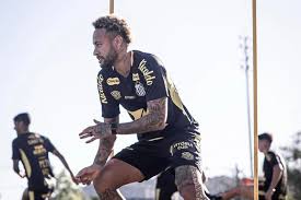 Neymar forzó su regreso a Santos para intentar salvarlo del descenso pese a que tiene una lesión que requiere operación