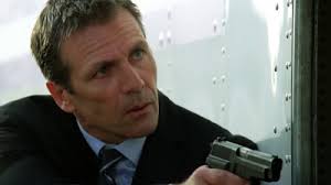 In Bad Breaks (S2E13), Alex Carter as CSS Agent Jason Bly holds a suppressed H&amp;K USP in Burn Notice. - 400px-CSI-12-Vartann-3