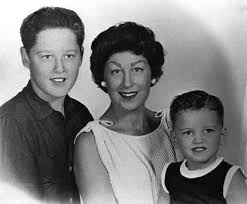 Résultat de recherche d'images pour "young bill and hillary"