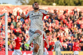 Frango de Trubin tira cor do céu de São Miguel a vitória sofrida do Benfica