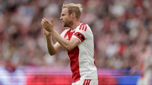 Ter Stegen en Brandt op de bank bij Ajax, jubileumduel voor Klaassen
