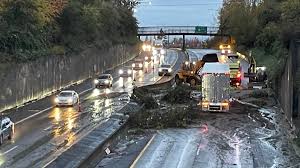 Mudslide blocks northbound I-5 in Bellingham