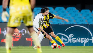 Amistoso: Peñarol y Colo Colo están empatando sin goles en el Estadio Centenario