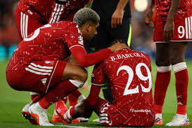 Remplacé contre l'Atlético de Madrid, Bradley Barcola est sorti en boitant pour ses débuts en Ligue des champions avec Liverpool — L'Équipe