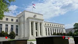 Al mantener las tasas de interés, la Fed advirtió que la inflación sigue muy elevada