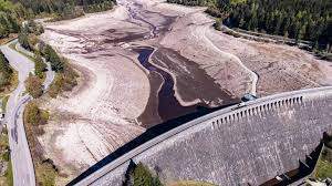 Entleerter Stausee wird zur Falle - Bergwacht muss Menschen aus Schwarzenbachtalsperre befreien