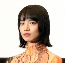 小松菜奈、美しさに驚愕！出産後も変わらぬ姿にネット騒然 - Imagen principal del artículo