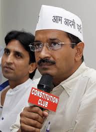 Aam Aadami <b>Party leaders</b> Arvind Kejriwal and Kumar Vishwas at press. - 181801450-aam-aadami-party-leaders-arvind-kejriwal-and-gettyimages