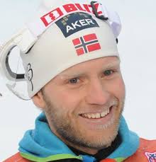 Vinterens beste skiløper hittil, Martin Johnsrud Sundby, fulgte sin taktikk til minste detalj i skiatlon på Lillehammer og spurtbeseiret Sjur Røthe. - 2000x2000sundby_martin_johnsrud_lite