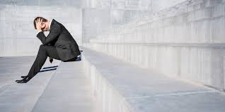 Resultado de imagem para Corretor: Veja como vender imóveis em momentos de crise