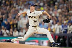 Cerveceros resiste intento de remontada; vence 3-2 a Rays en el primer juego de la Serie Mundial