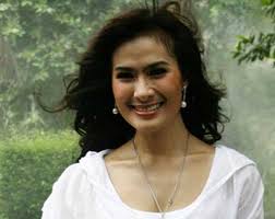 Hasil gambar untuk bugil telanjang NAJWA SHIHAB indonesia presenter tv