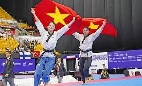 Châu Tuyết Vân giành 2 HCV taekwondo thế giới