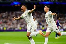 El Real Madrid se impone 2-1 al Barcelona y se aleja en el liderato de LaLiga