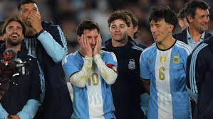 Vídeo: palabras soeces e insultos: el presidente de la federación argentina, víctima en la despedida de Messi