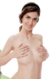 Hasil gambar untuk bugil telanjang NAJWA SHIHAB indonesia presenter tv