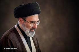 حضور آیت الله سید مجتبی خامنه‌ای در نماز جمعه نصر + تصویر