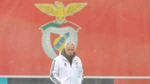 Benfica: Mourinho observado no hospital antes do jogo com Santa Clara