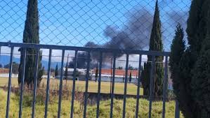 Se cae avioneta cerca del Aeropuerto de Toluca; habría personas sin vida