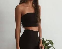 Pantalón negro y top negro