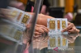 Emas Antam pada Sabtu kembali turun, kini ke Rp1,904 juta/gram