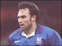 Former Chelsea defender Jason Cundy. Would Cundy get a chance today? Knight seeks Seagulls deal &middot; Cole joins Charlton - _39429341_jmcundy203