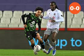 Kersvers coach Yannick Ferrera pakt bij debuut eerste puntje in vijf matchen voor Dender tegen opnieuw onmondig Cercle