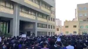 هشدار منابع دانشجویی: جمهوری اسلامی دانشجویان مخالف را از تحصیل و خوابگاه «محروم» می‌کند