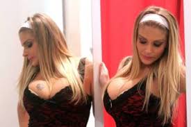 Risultati immagini per FRANCESCA CIPRIANI COL TELEFONINO