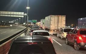 Caos en la Autopista Buenos Aires-La Plata por Piquete en Dock Sud