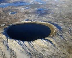 صورة Pingualuit Crater Lake, Quebec, Canada