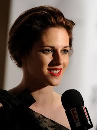 More Angles of Kristen Stewart Loose Bun - Kristen%2BStewart%2BUpdos%2BLoose%2BBun%2BRet60ridy1cl