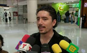 Alex Fernández anuncia el lanzamiento musical de un nuevo miembro de la dinastía: “Está súper emocionada”