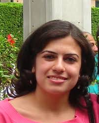 Photo of Sarah Nadi. Sarah Nadi PhD Student. http://cs.uwaterloo.ca/~snadi/ - pic_sarah