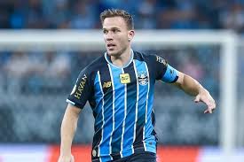 Sem interesse do Grêmio, Arthur acerta com clube da Série A