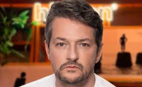 Marcelo Serrado apresenta o espetáculo Terapia no Teatro Cidade do Saber em Camaçari, no dia 15 de março