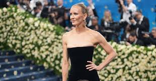 https://www.facebook.com/nytimes/posts/amy-griffin-one-of-the-wealthiest-women-in-the-us-and-a-first-time-author-wrote-/1184113106904484/