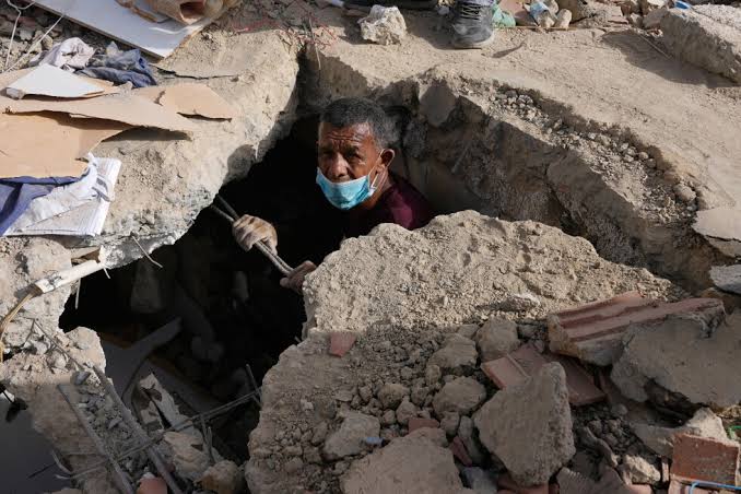 Colombia's earthquake rescue continues as President de la Espriella leads swift response; Venezuela's slower, opaque handling draws contrast