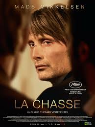 (Danemark, VO : Jagten) de Thomas Winterberg, avec Mads Mikkelsen, Thomas Bo Larssen…Genre : drame. Sortie française : 14 novembre. - la-Chasse-affiche