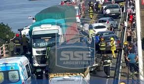 Caos en el Puente Chaco-Corrientes: Choque Múltiple y Tránsito Cortado - Imagen ilustrativa del artículo