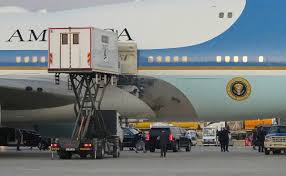 La amenaza de un misil portátil provocó que Trump cambiara de avión en Turquía, reporta CNN; corría un 