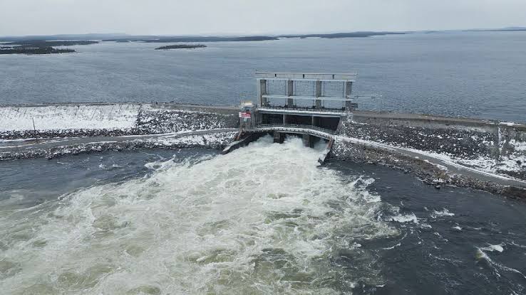 Quebec and Newfoundland's Churchill Falls energy deal promises 6.2 cents per kilowatt-hour, potentially saving $200 billion over 50 years
