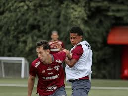 Sem jogadores, São Paulo precisa de Cotia para ter banco de reservas