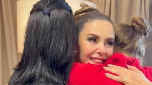 Bianca Rinaldi se emociona após filhas a verem como Paquita em show da Xuxa